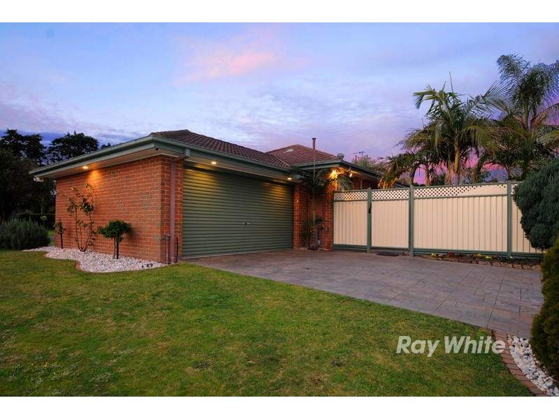99 Lawless Drive, Cranbourne North VIC 3977