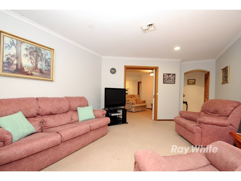 99 Lawless Drive, Cranbourne North VIC 3977