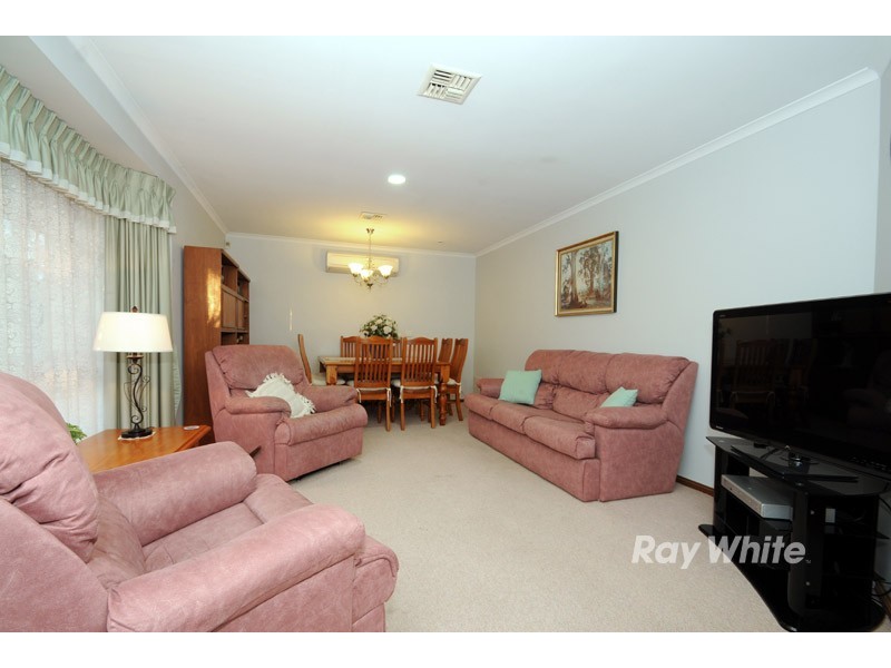 99 Lawless Drive, Cranbourne North VIC 3977