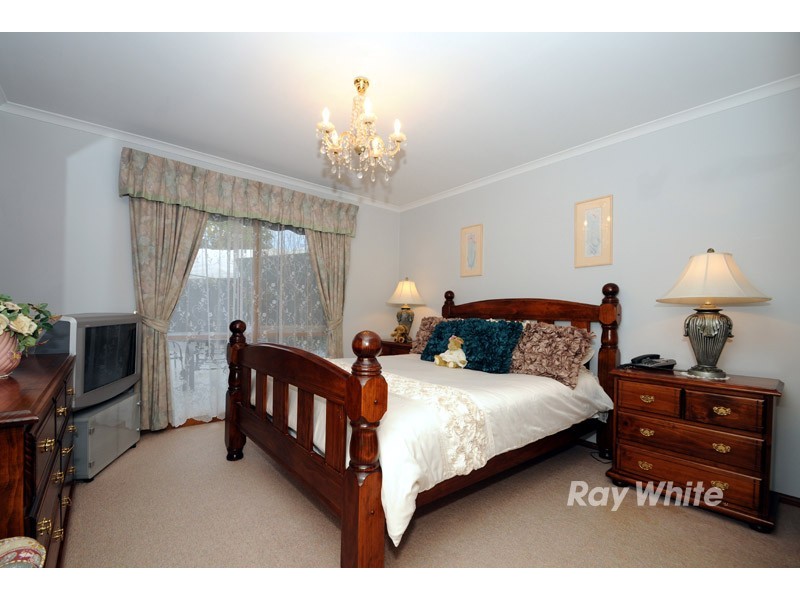 99 Lawless Drive, Cranbourne North VIC 3977