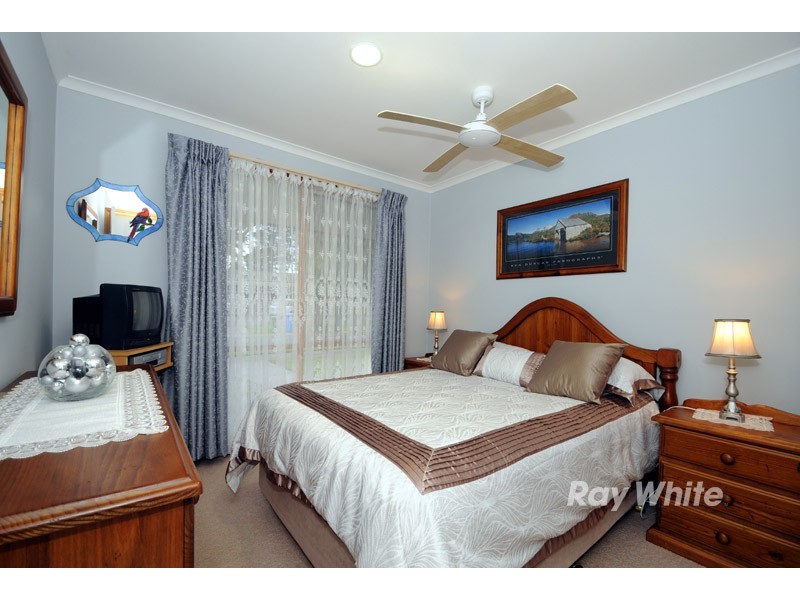 99 Lawless Drive, Cranbourne North VIC 3977