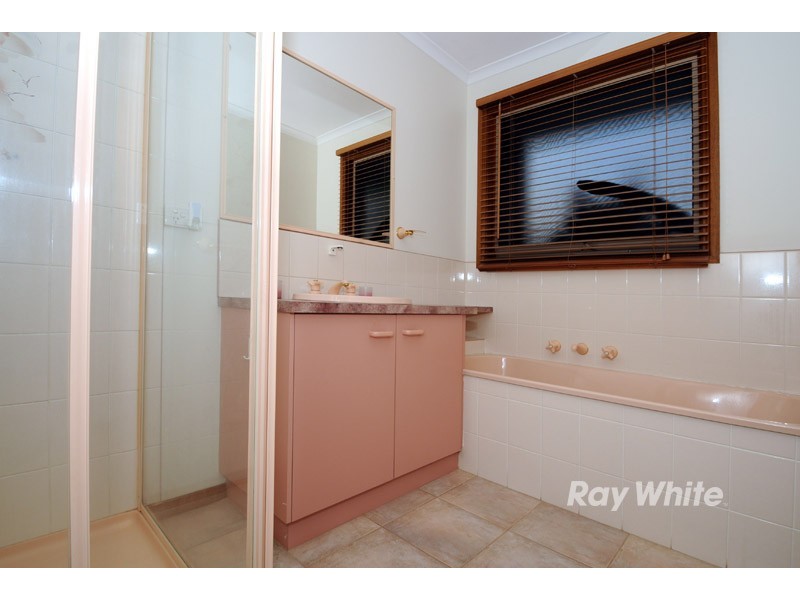 99 Lawless Drive, Cranbourne North VIC 3977