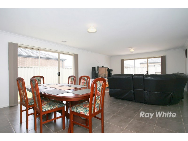 11 Chorus Way, Cranbourne East VIC 3977