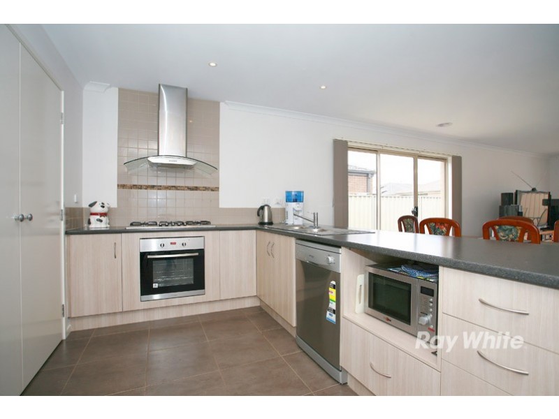 11 Chorus Way, Cranbourne East VIC 3977