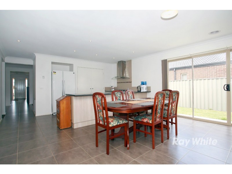 11 Chorus Way, Cranbourne East VIC 3977