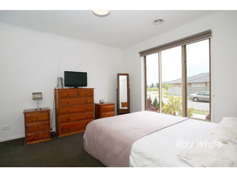 11 Chorus Way, Cranbourne East VIC 3977