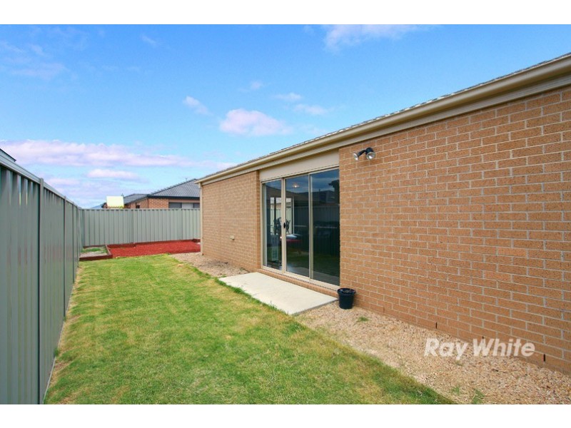 11 Chorus Way, Cranbourne East VIC 3977
