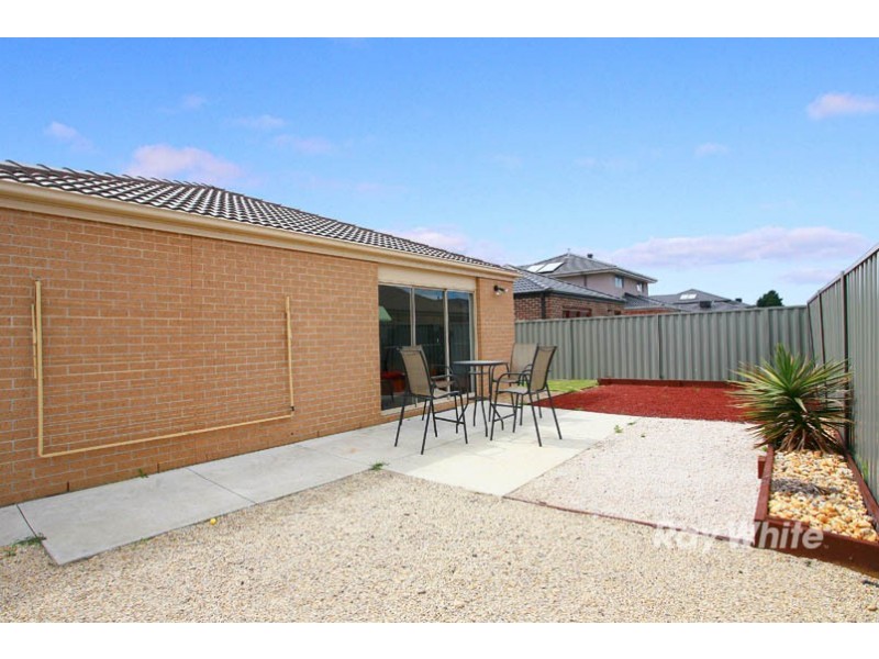 11 Chorus Way, Cranbourne East VIC 3977