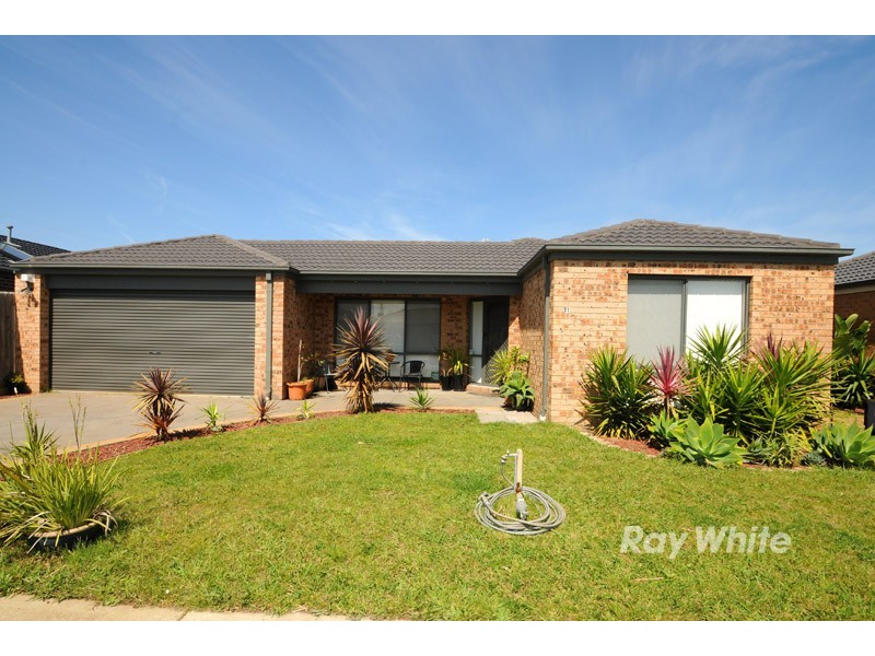 11 Baltic Way, Cranbourne West VIC 3977