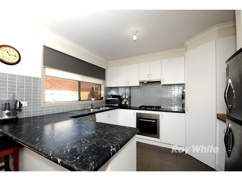 11 Baltic Way, Cranbourne West VIC 3977