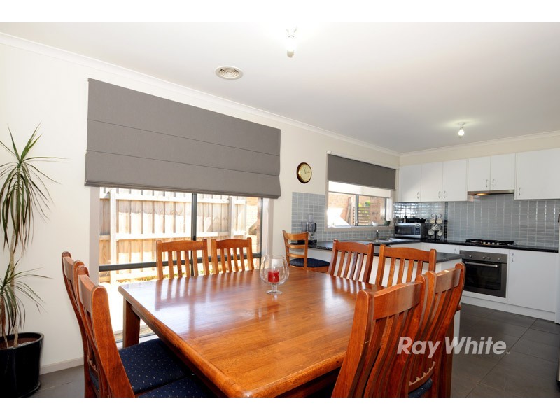 11 Baltic Way, Cranbourne West VIC 3977
