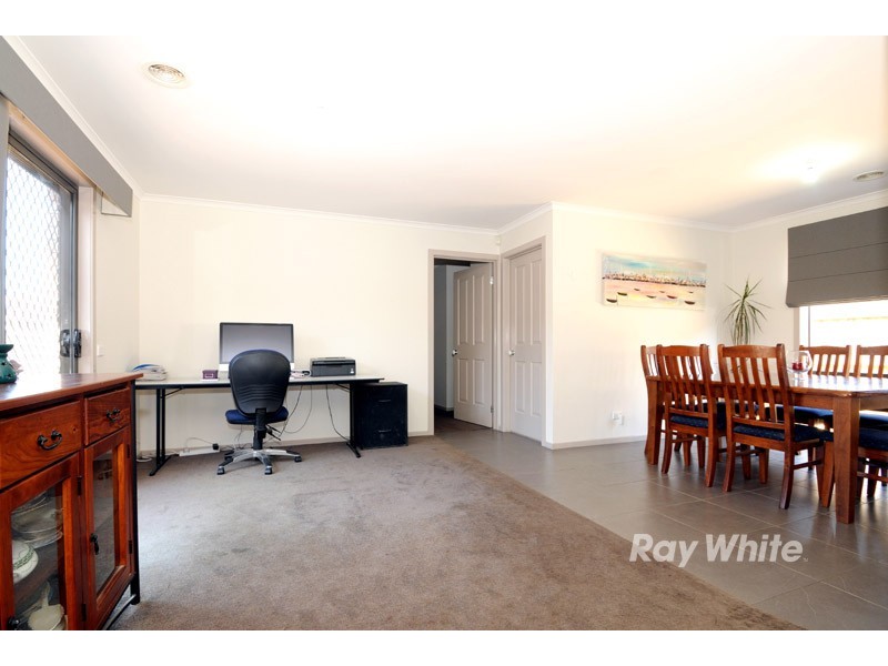 11 Baltic Way, Cranbourne West VIC 3977