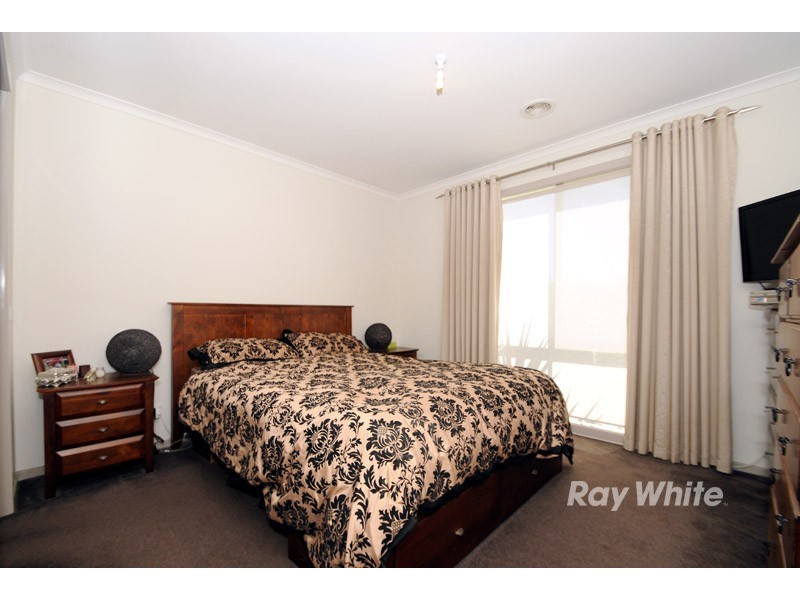 11 Baltic Way, Cranbourne West VIC 3977