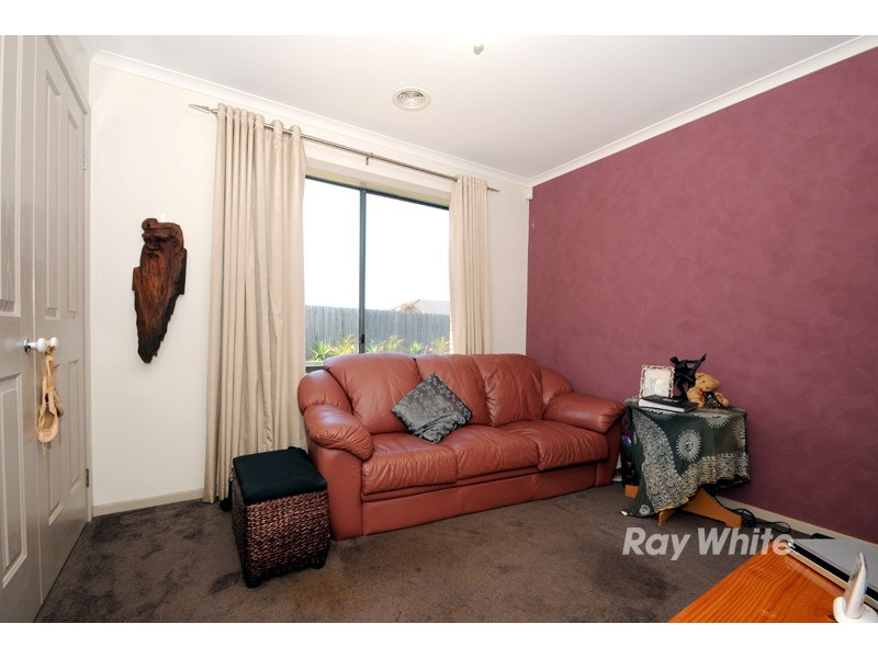 11 Baltic Way, Cranbourne West VIC 3977