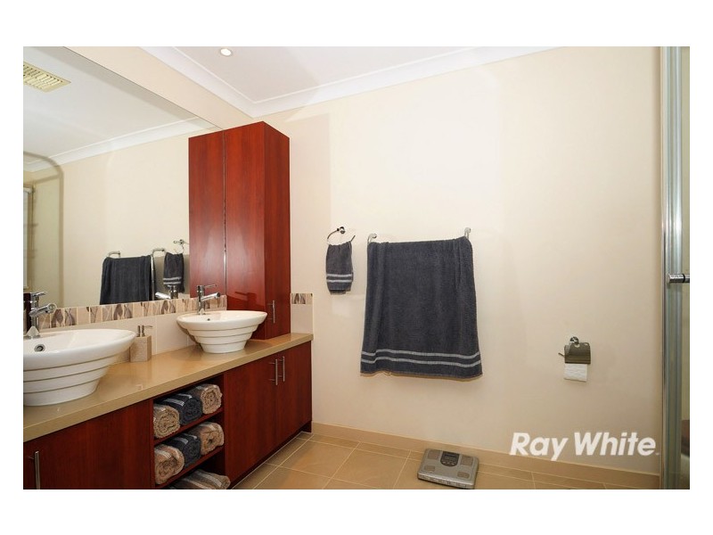 9 Flowering Gum Lane, Sandhurst VIC 3977