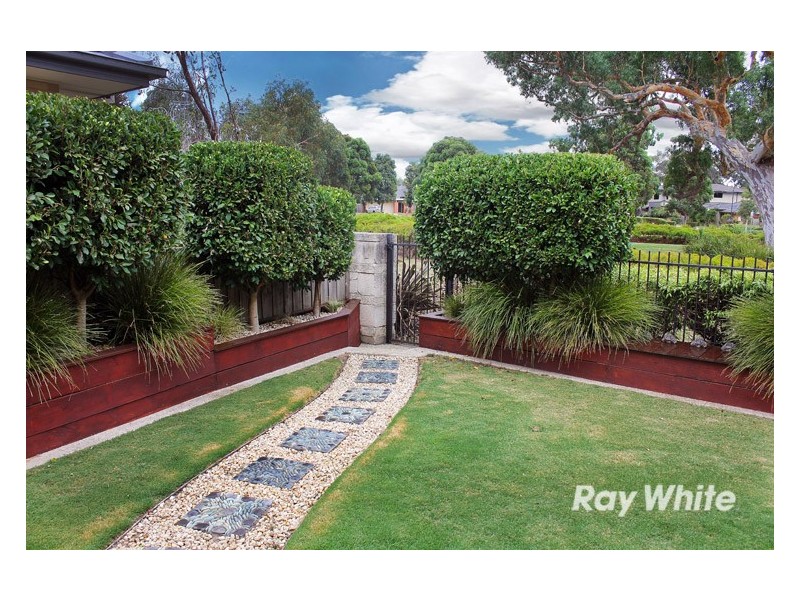 9 Flowering Gum Lane, Sandhurst VIC 3977