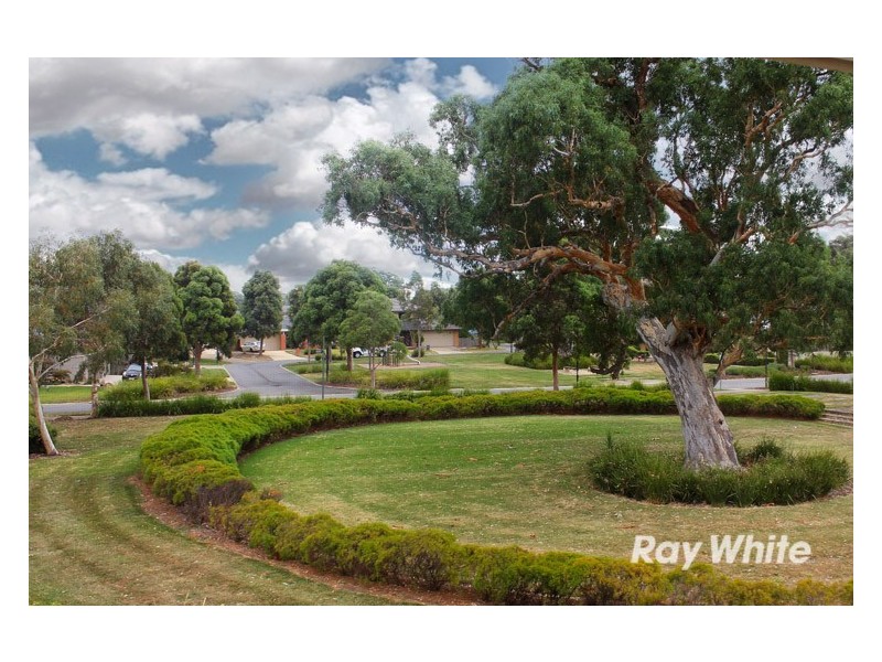 9 Flowering Gum Lane, Sandhurst VIC 3977