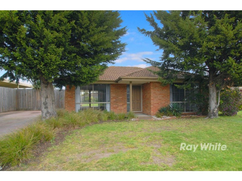 21 Denham Cres, Cranbourne North VIC 3977