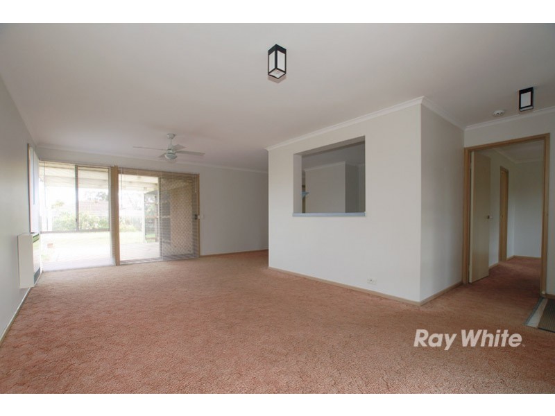 21 Denham Cres, Cranbourne North VIC 3977