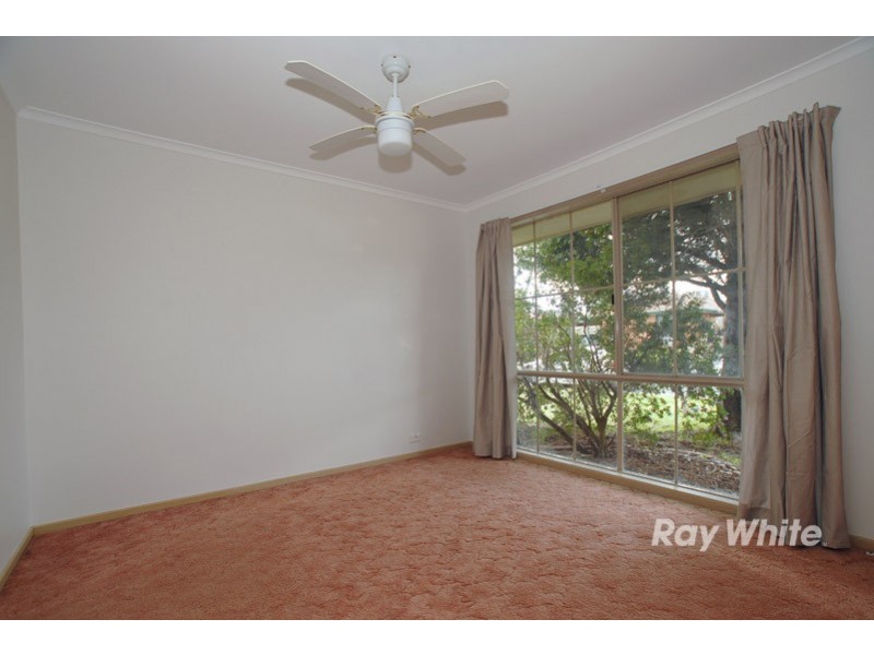 21 Denham Cres, Cranbourne North VIC 3977