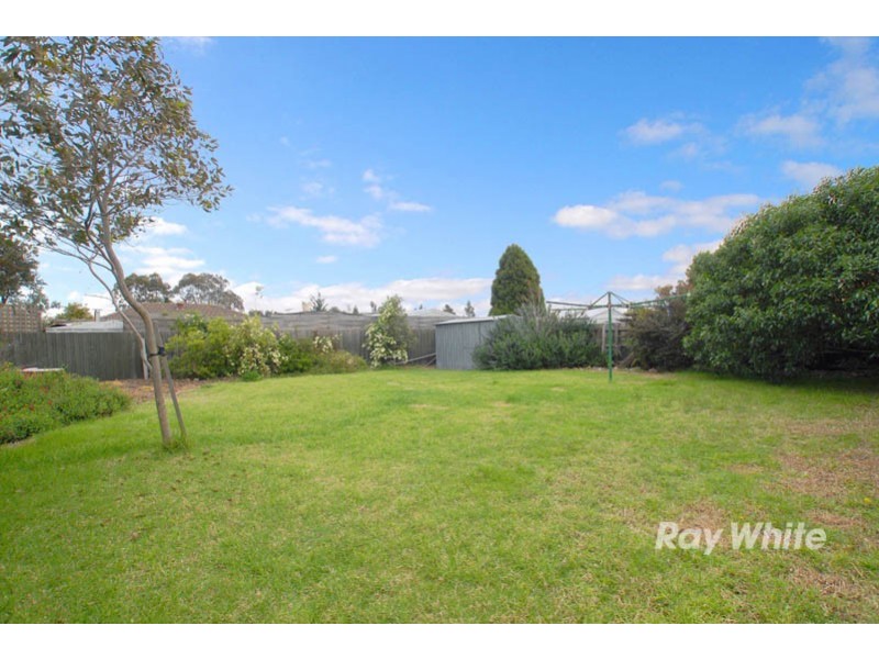 21 Denham Cres, Cranbourne North VIC 3977