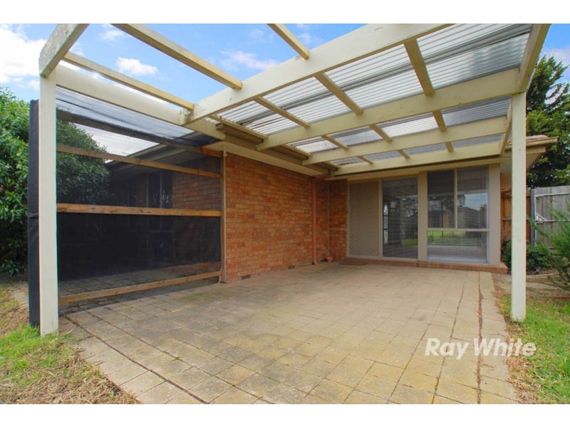 21 Denham Cres, Cranbourne North VIC 3977