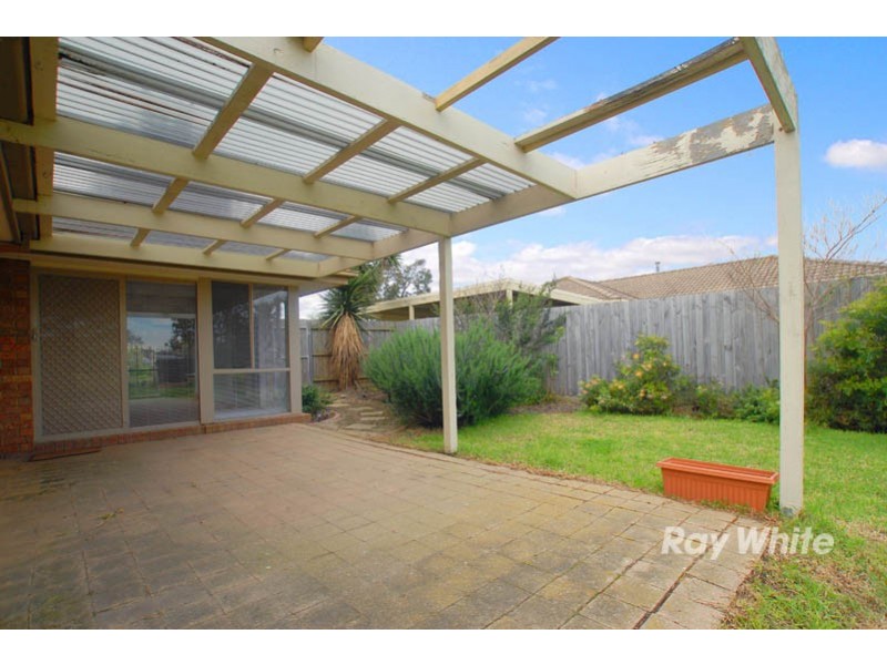 21 Denham Cres, Cranbourne North VIC 3977