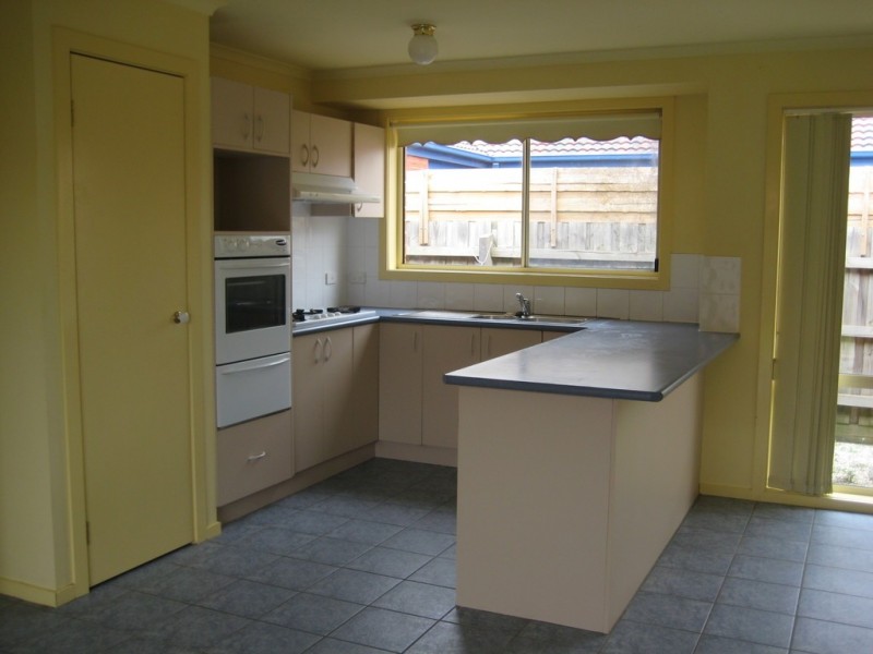 6 Gowrie Place, Cranbourne West VIC 3977