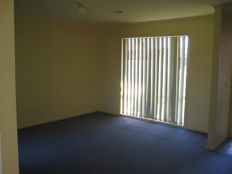 6 Gowrie Place, Cranbourne West VIC 3977