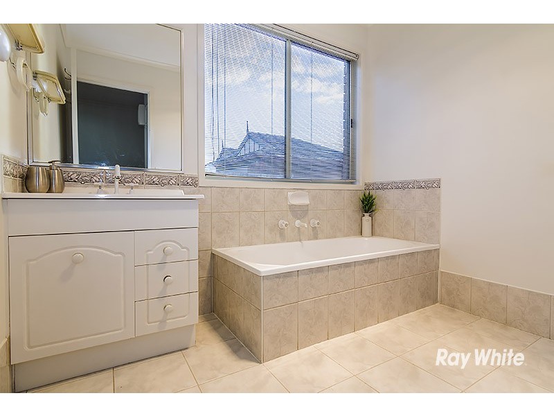 20 Henry Lawson Drive, Lynbrook VIC 3975