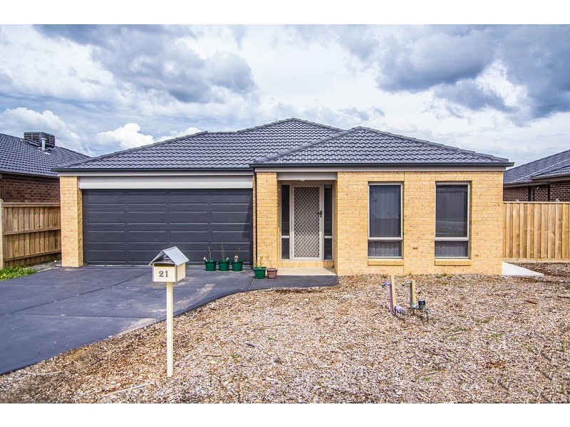 21 Chantenay Parade, Cranbourne North VIC 3977