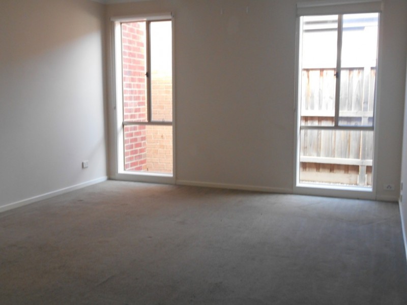 100 Mountainview Boulevard, Cranbourne North VIC 3977