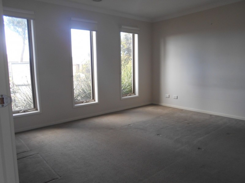 100 Mountainview Boulevard, Cranbourne North VIC 3977