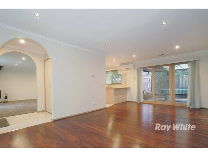 143 Lawless Drive, Cranbourne North VIC 3977