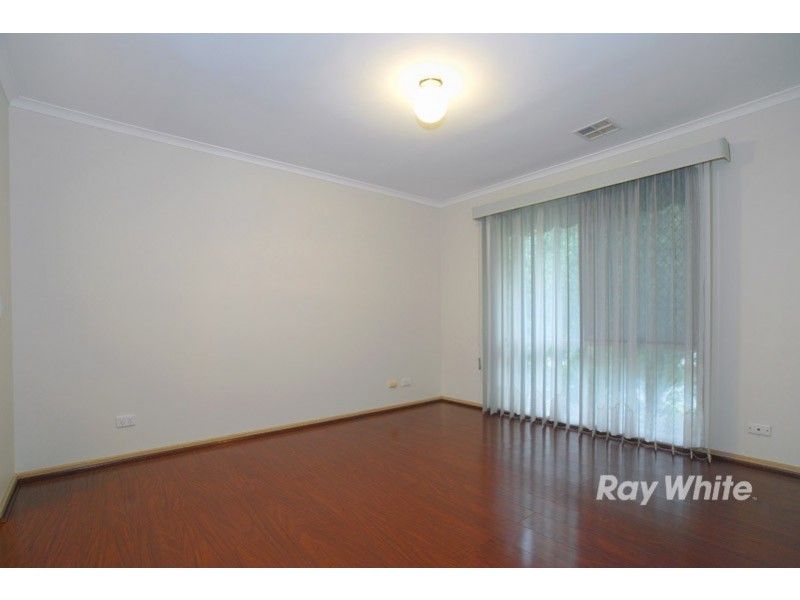 143 Lawless Drive, Cranbourne North VIC 3977