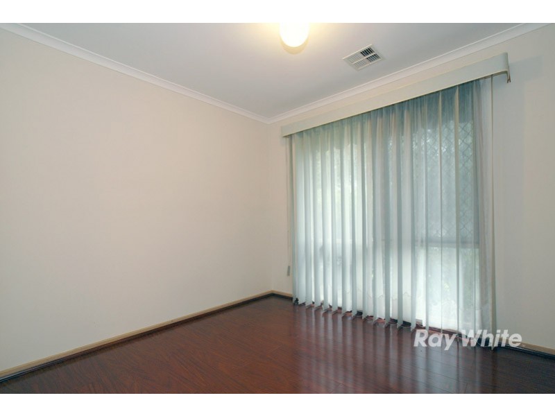 143 Lawless Drive, Cranbourne North VIC 3977