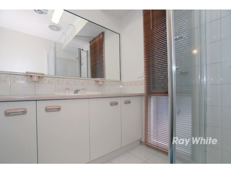 143 Lawless Drive, Cranbourne North VIC 3977