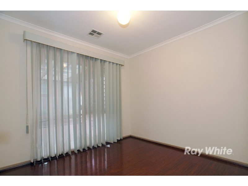 143 Lawless Drive, Cranbourne North VIC 3977