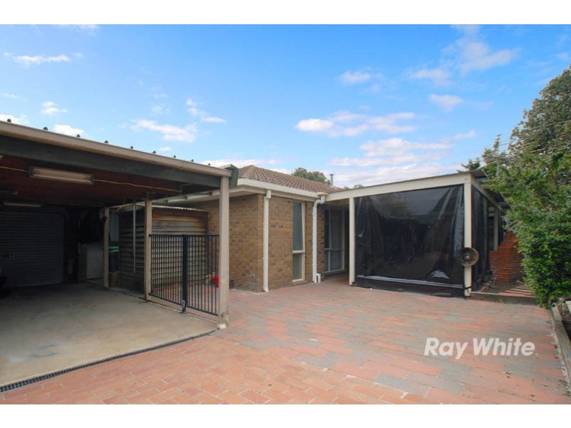 143 Lawless Drive, Cranbourne North VIC 3977