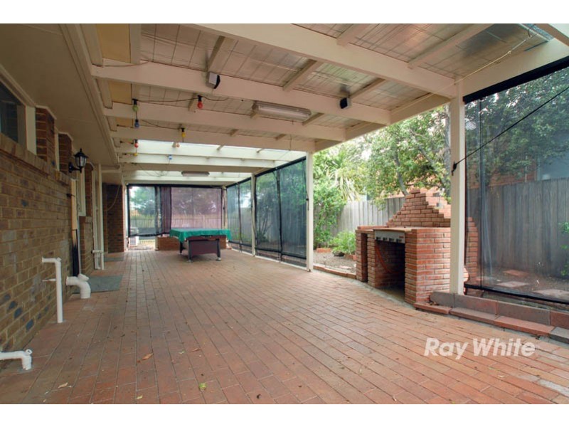 143 Lawless Drive, Cranbourne North VIC 3977