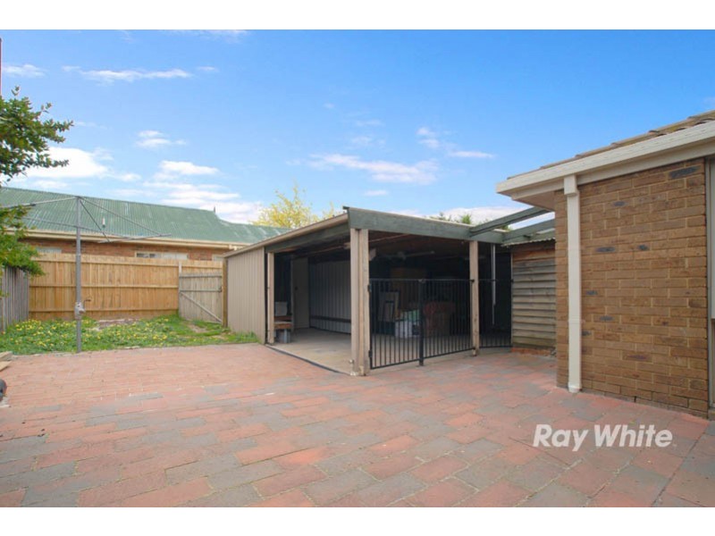 143 Lawless Drive, Cranbourne North VIC 3977