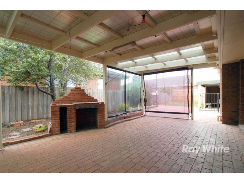 143 Lawless Drive, Cranbourne North VIC 3977