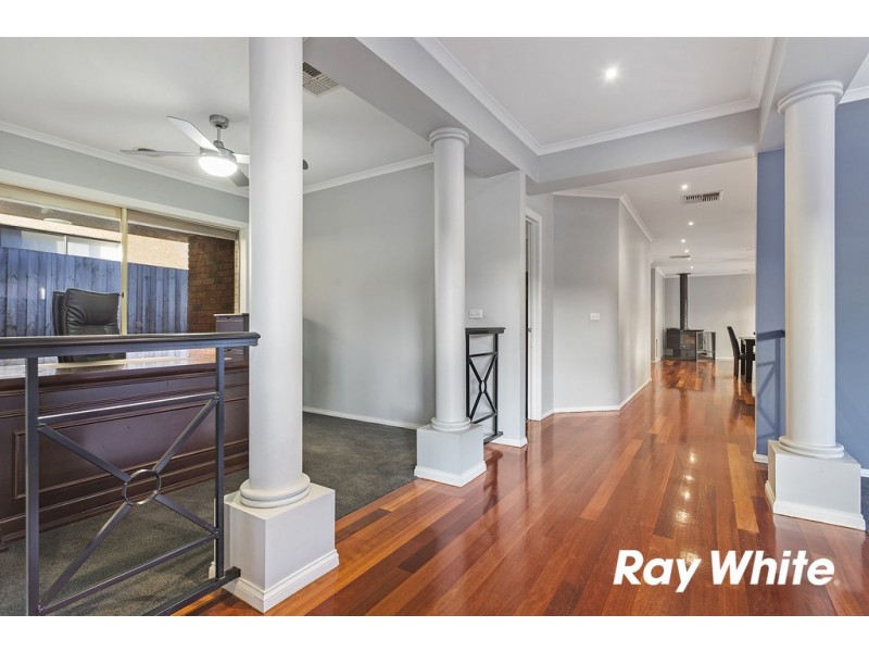 17 Cobbler Grange, Lynbrook VIC 3975