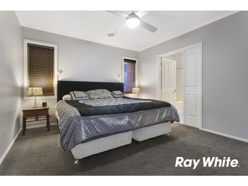 17 Cobbler Grange, Lynbrook VIC 3975