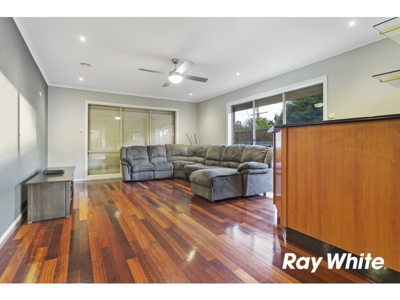 17 Cobbler Grange, Lynbrook VIC 3975