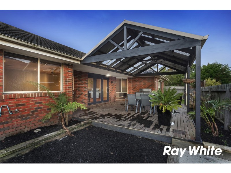 17 Cobbler Grange, Lynbrook VIC 3975