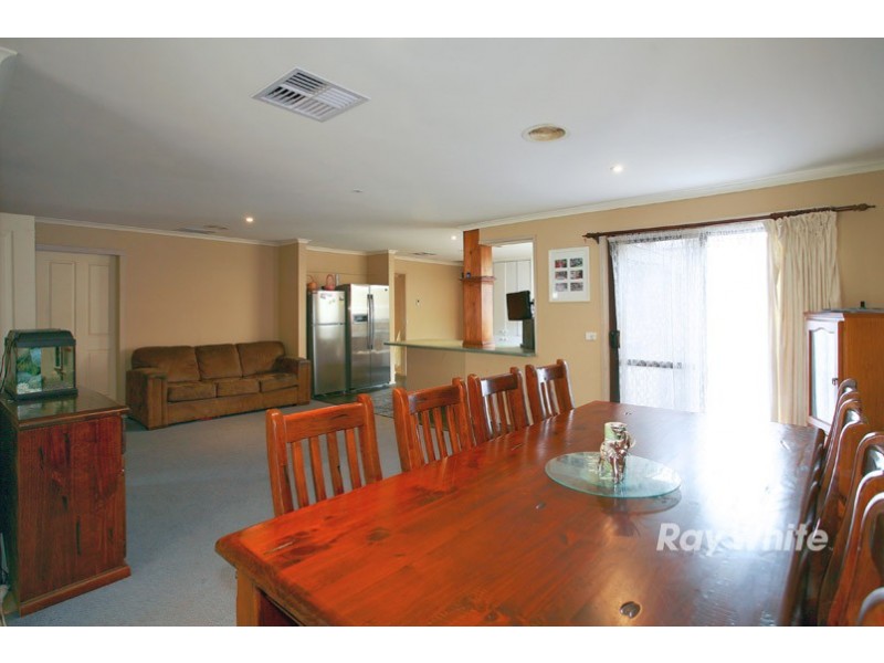 84 Circle Drive South, Cranbourne VIC 3977