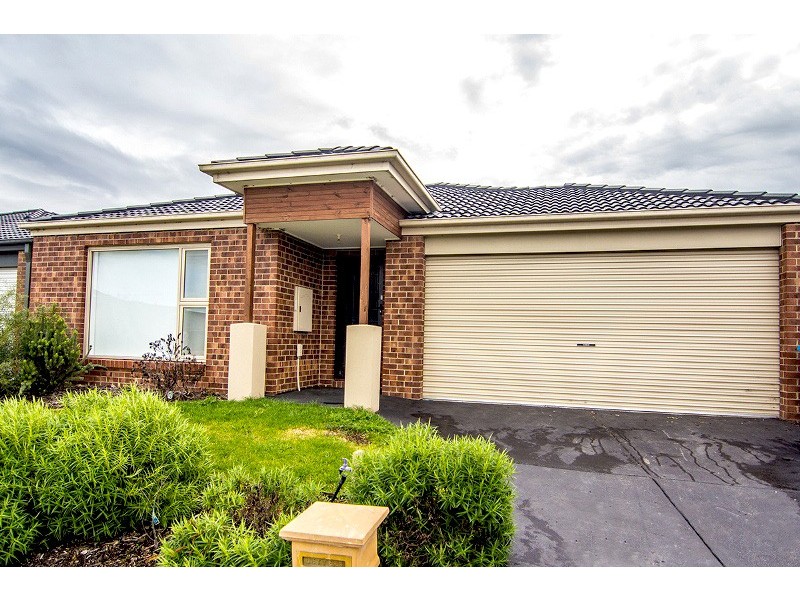 86 Mountainview Boulevard, Cranbourne North VIC 3977