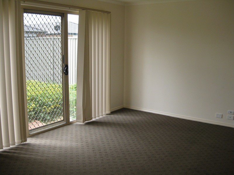 26 Mossman Drive, Cranbourne VIC 3977