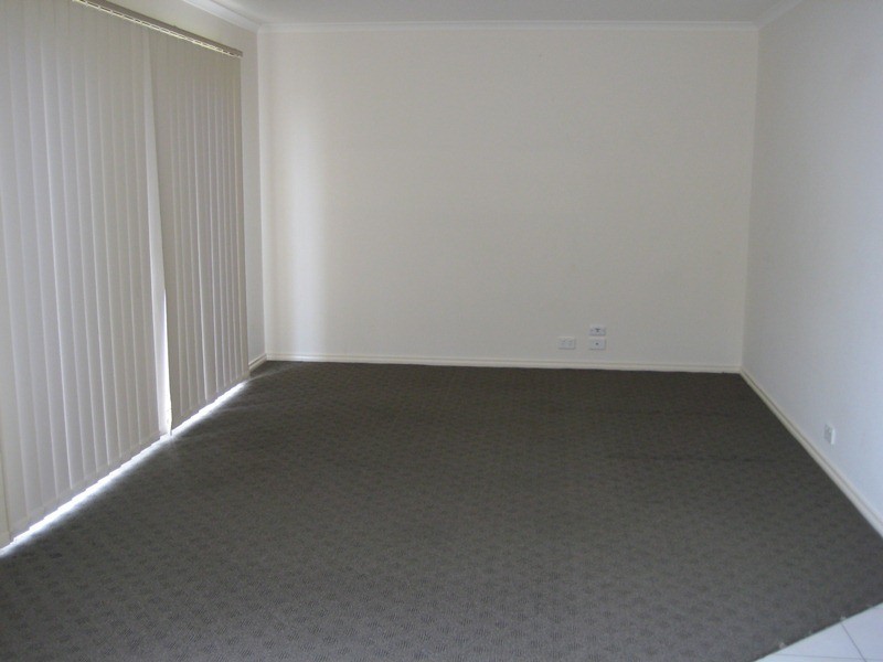 26 Mossman Drive, Cranbourne VIC 3977